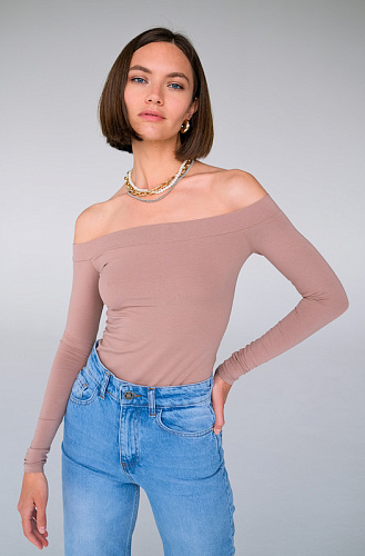 Топ с открытыми плечами