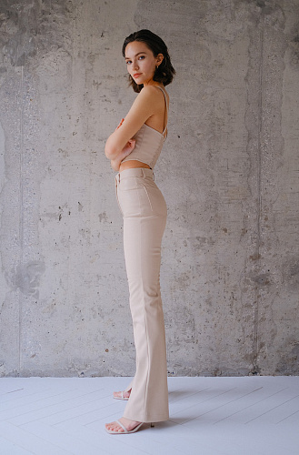 Брюки из эко кожи с разрезами 