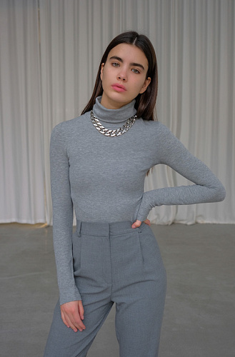 Водолазка в рубчик серая