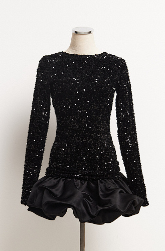 Платье с пайетками и открытой спиной 