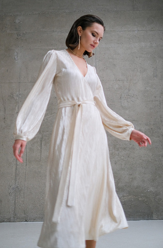 Платье на запах миди