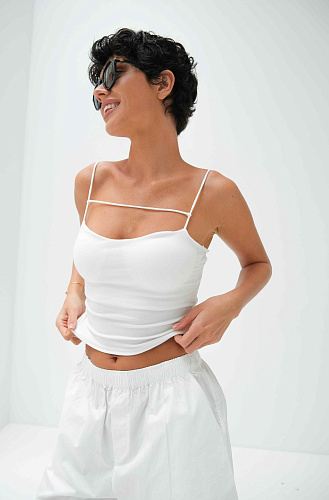 Топ молочный с ассиметричными лямками