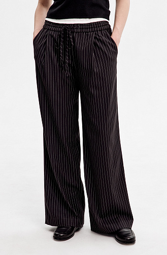Брюки в полоску на резинке