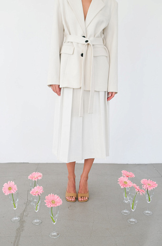  Жакет молочный с поясом