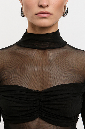 Топ из сетки с перекрутом 