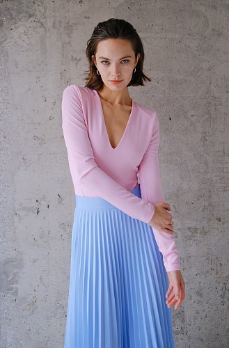 Боди с глубоким вырезом