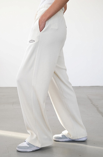  Брюки молочные в рубчик